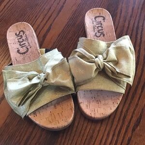 Circus sage sandals